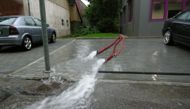 Gewitter und Starkregen: Feuerwehr musste mehrere Keller auspumpen