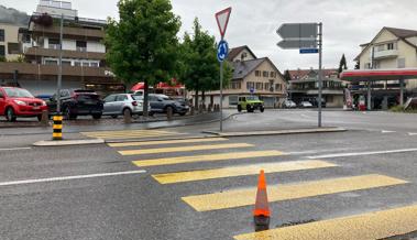 Auto fährt Bub über den Fuss – Polizei sucht Zeugen