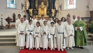 Ministrantinnen und Ministranten im Mittelpunkt