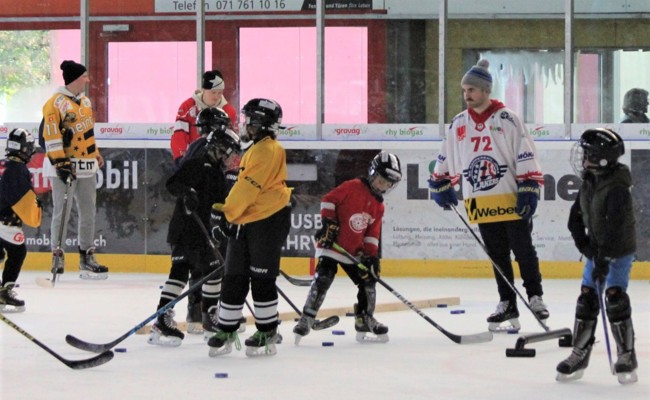 Der Rheintaler Eishockeynachwuchs hat mit gestandenen Profis trainiert