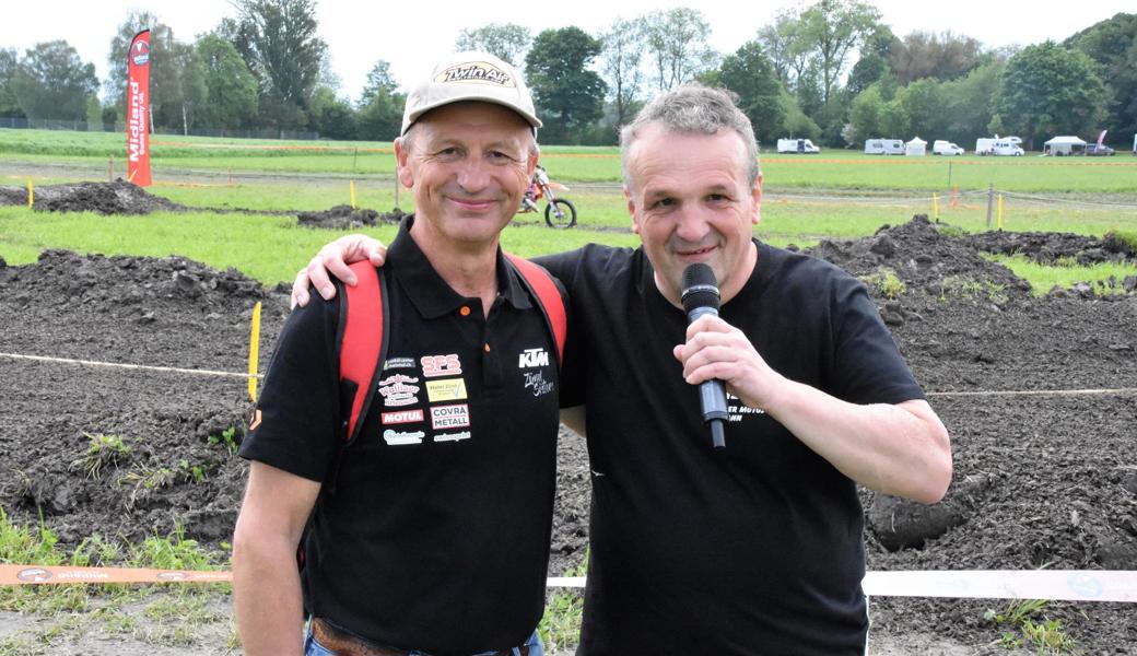 Vater der Zünd Sisters: Walter Zünd (links), der das Motocross Oberriet vor 38 Jahren gegründet hat, mit Kommentator Elio Crestani.