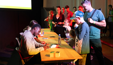 FCSG-Autogrammstunde, Konzert und Glace essen: Der Rhema-Sonntag in Bildern