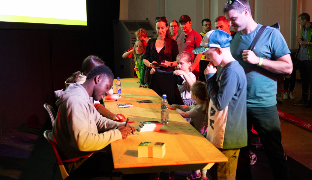 FCSG-Autogrammstunde, Konzert und Glace essen: Der Rhema-Sonntag in Bildern