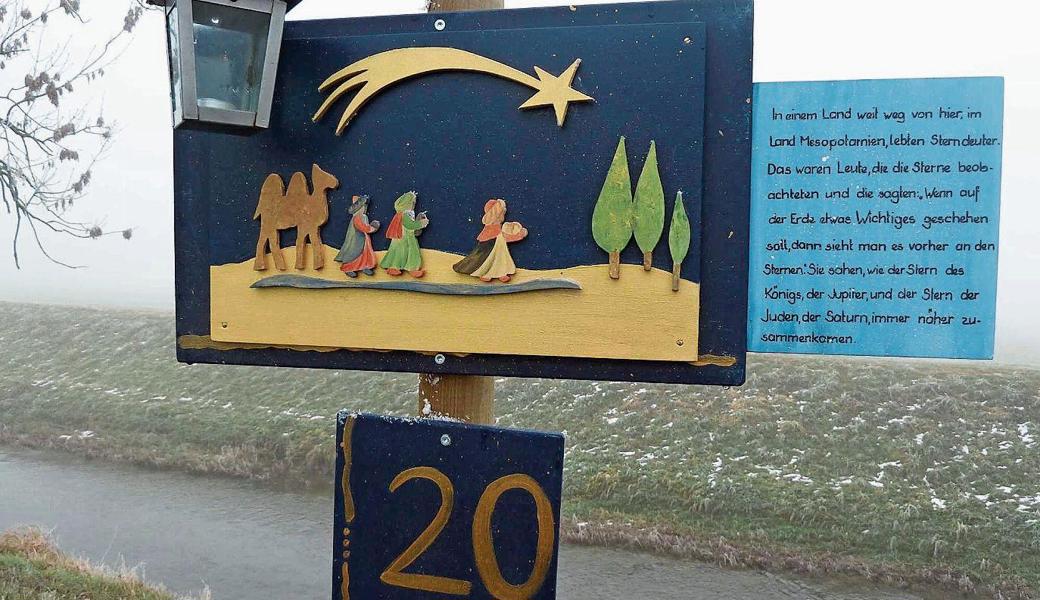 An 24 Stationen auf dem Adventsweg im Gebiet Balgach/Rebstein erzählen in diesem Jahr «Advents-Chischte» Geschichten. 