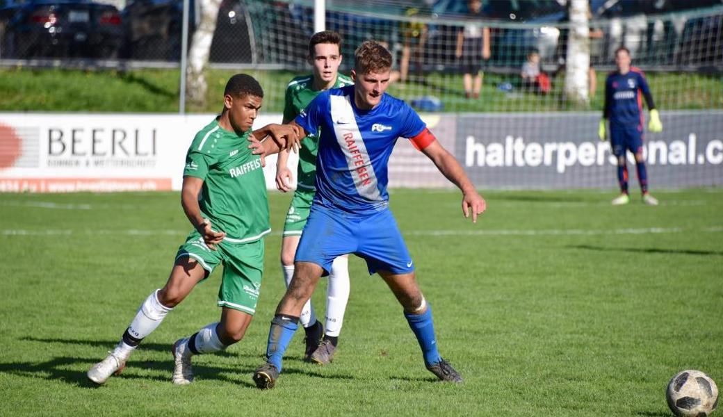 Der FC Rüthi (Sven Städler, rechts) und der FC Rebstein (Kevin Egbon) stecken im 3.-Liga-Mittelfeld.