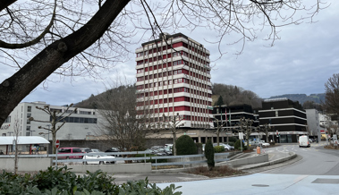 Neue Ära für Heerbrugger Wahrzeichen – Tessiner Unternehmer erwirbt das rote Hochhaus