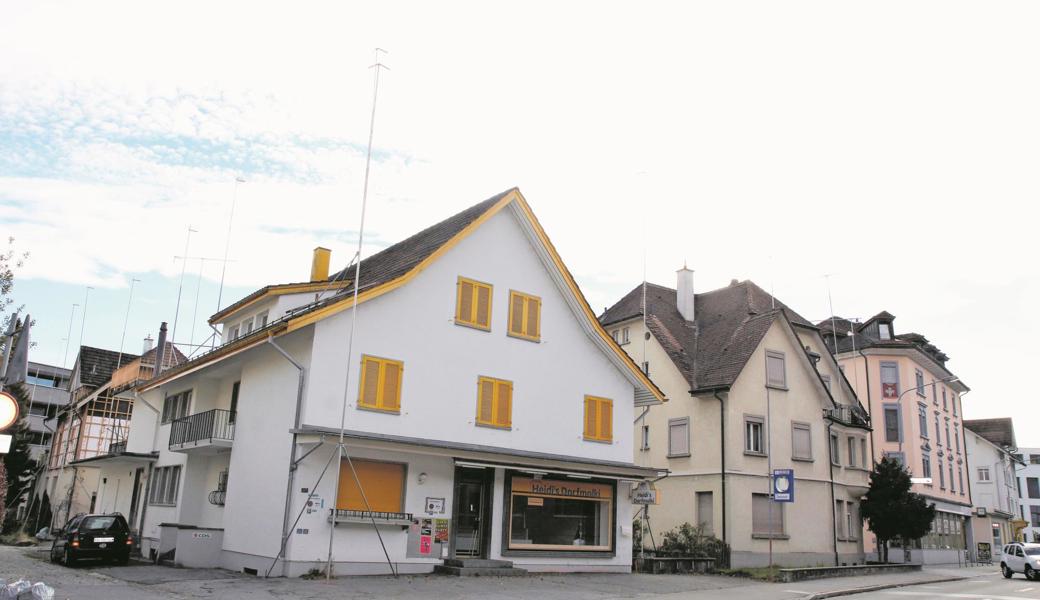 Die ehemalige Heidi’s Dorfmolki (links) und neu auch die Liegenschaft an der Bernecker-strasse 18 werden abgebrochen. 