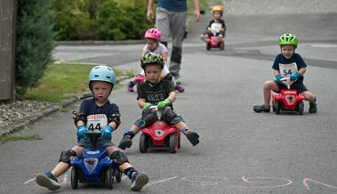 Thal im Rennfieber: Über 100 Kinder flitzen beim Bobby-Car-Rennen um den Sieg