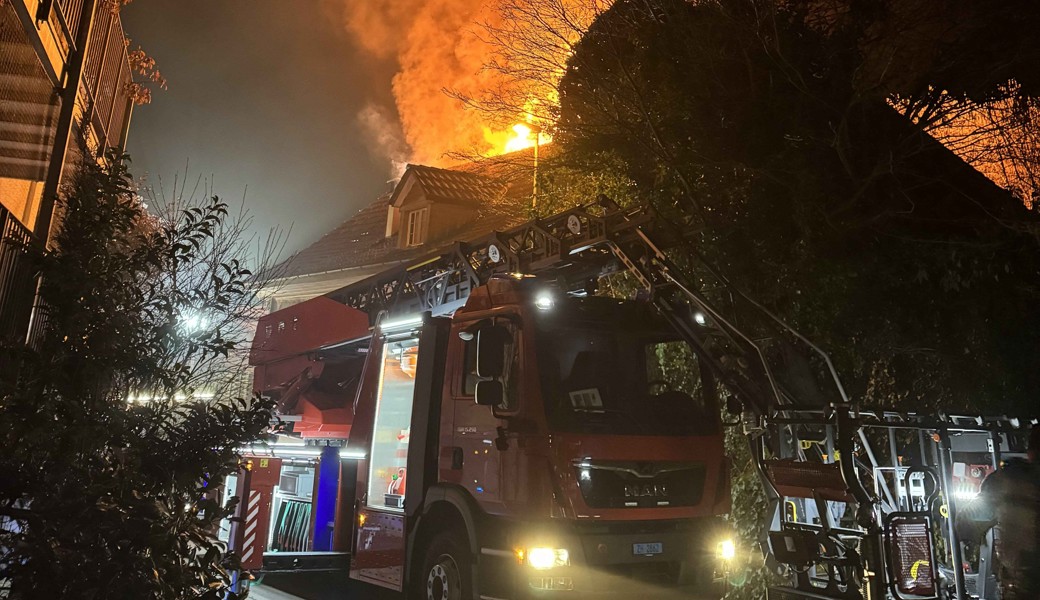 Feuer im Dachstock: Brand macht Einfamilienhaus unbewohnbar