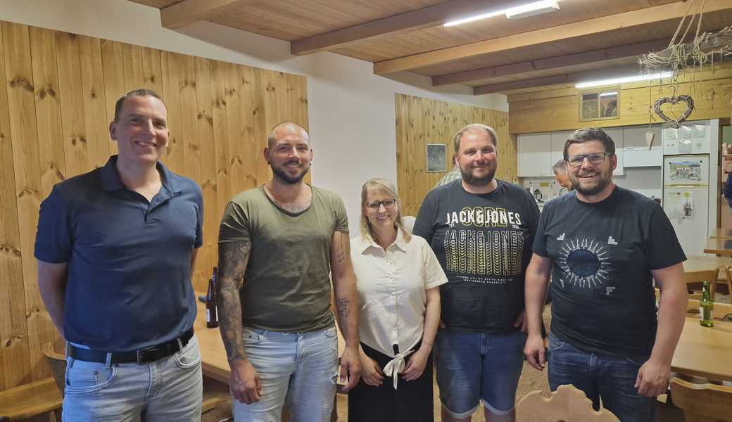 Die Nominierten und der Präsident (v. l.): Lionel Fischer, Oliver Müller, Stefanie Kobler, Daniel Haltiner und SVP-Ortspartei-Präsident  Christian Freund.