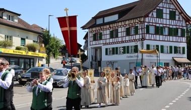 Feierlicher Gottesdienst mit Prozession und buntem Kinderprogramm
