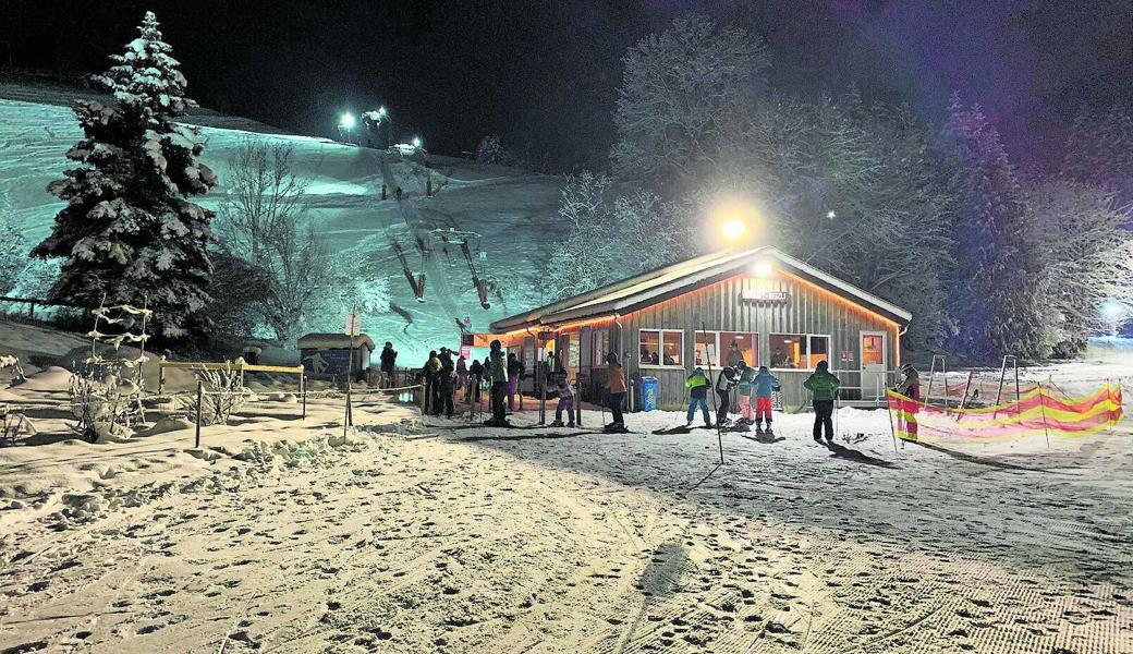 Im Gegensatz zur letzten Saison gab es in diesem Dezember in Heiden schon die ersten Betriebstage des Skilifts.