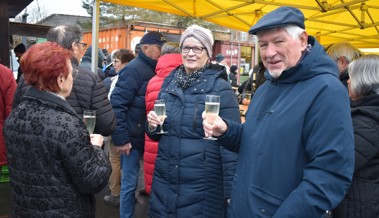 Gesellige Runde im Pärkli mit Sekt, Musik und Canapés