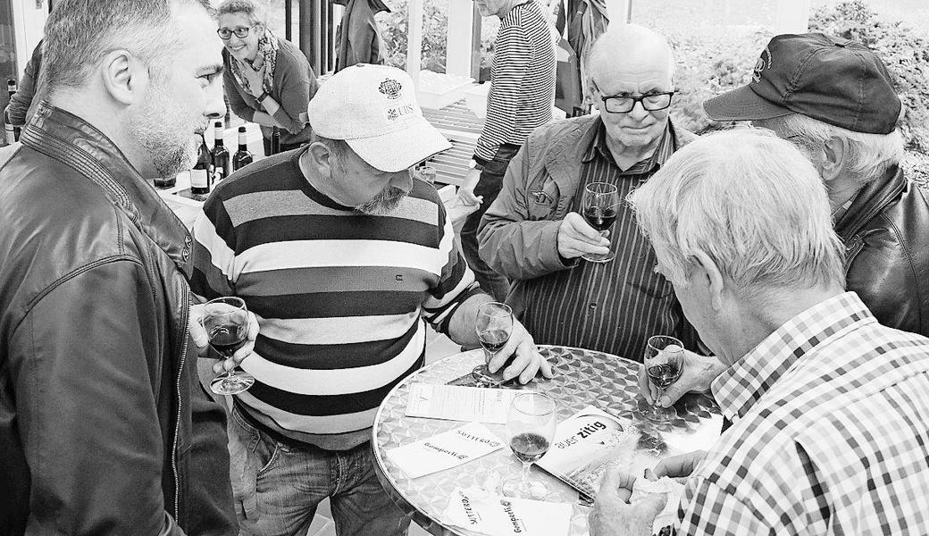 Die Besucherinnen und Besucher konnten sich intensiv austauschen. Bild: pd