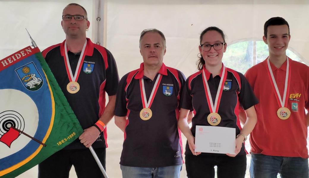 Das Siegerteam der Feldschützen Heiden mit (von links) Serge Looser, Hans Künzler, Simona Künzler und Luca Graf.