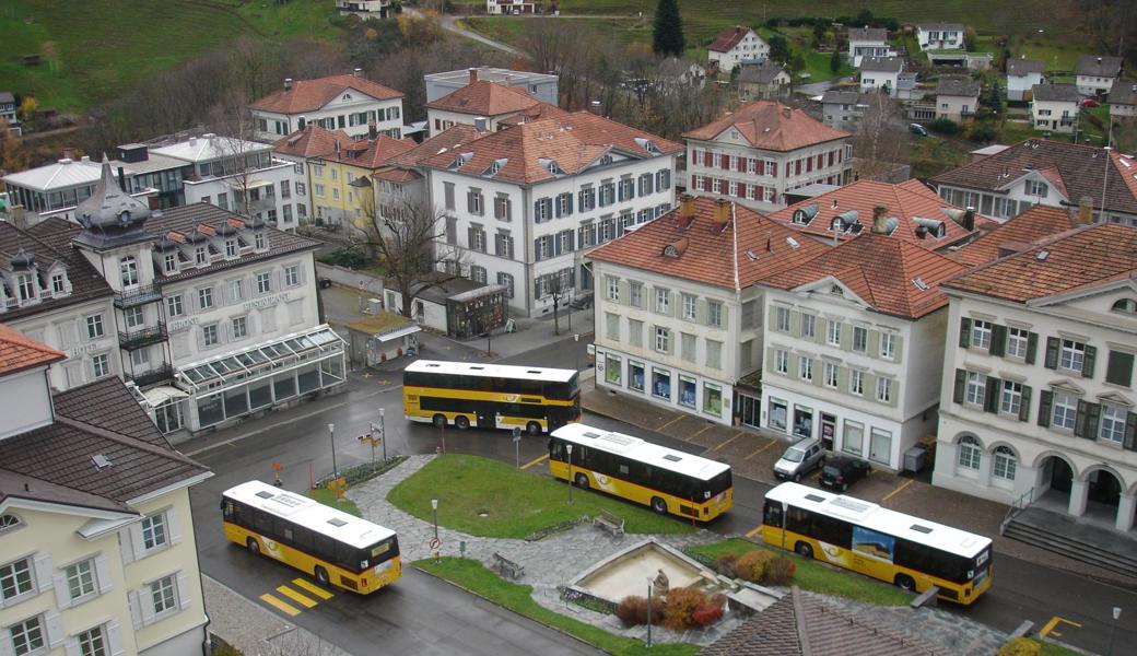 Der Kirchplatz soll künftig nicht mehr durch Verkehr, sondern durch Menschen belebt werden.