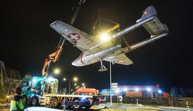 Die Vampire schwebt in den Hangar