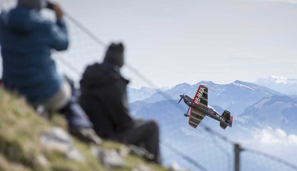 Atemberaubende Airshow auf dem Hohen Kasten mit historischen und modernen Flugzeugen