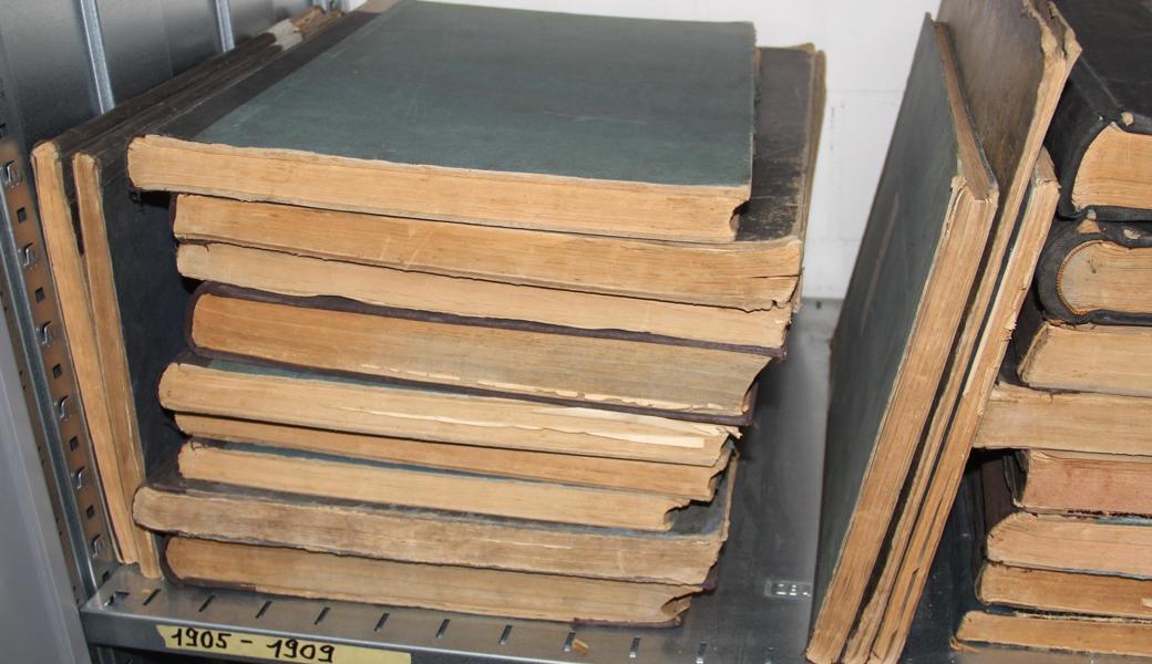 Die alten Bände im «Rheintaler»-Archiv enthalten viele Texte, über sich heute staunen lässt. 