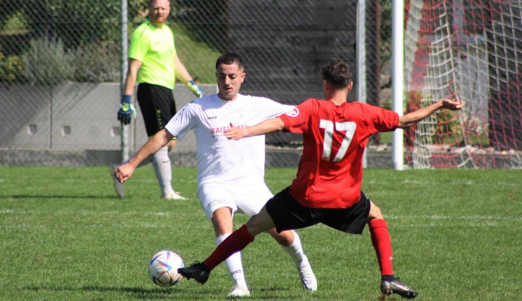 Niederwil (in Rot) gelang es am Sonntag nicht, dem formstarken FC Staad ein Bein zu stellen.