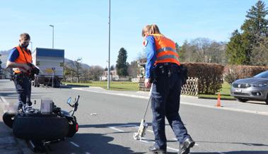 Ausscherenden Sattelschlepper überholt: Töfffahrer schwer verletzt