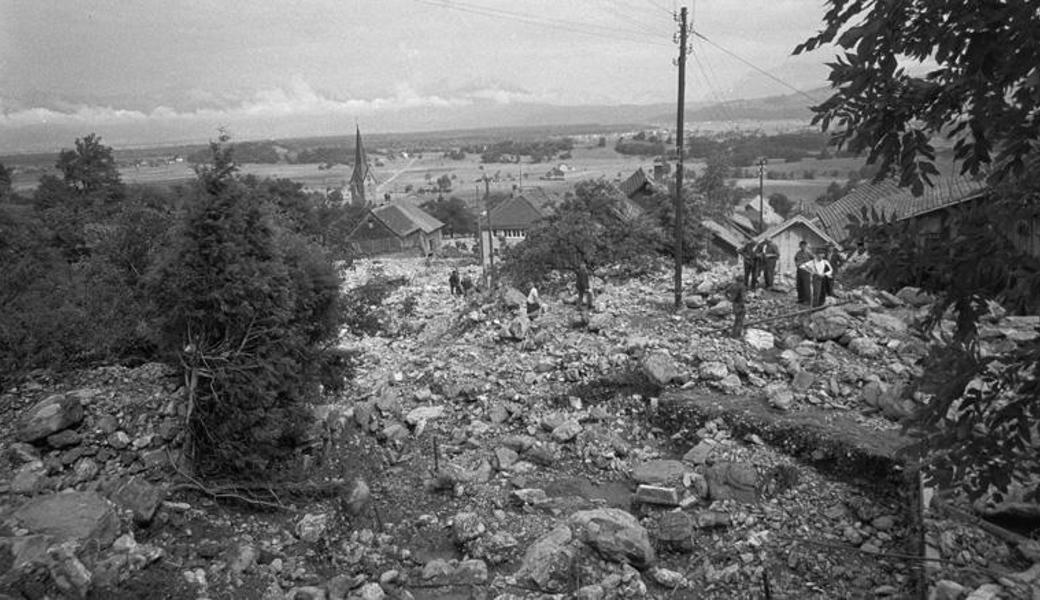 Am 3. Juli 1967 verwüstete ein Murgang im Lienzer Bach Teile des Siedlungsgebietes. Das jetzige Projekt soll das Risiko eines solchen Ereignisses reduzieren, der Murgang vom bewohnten Gebiet weggeleitet werden.