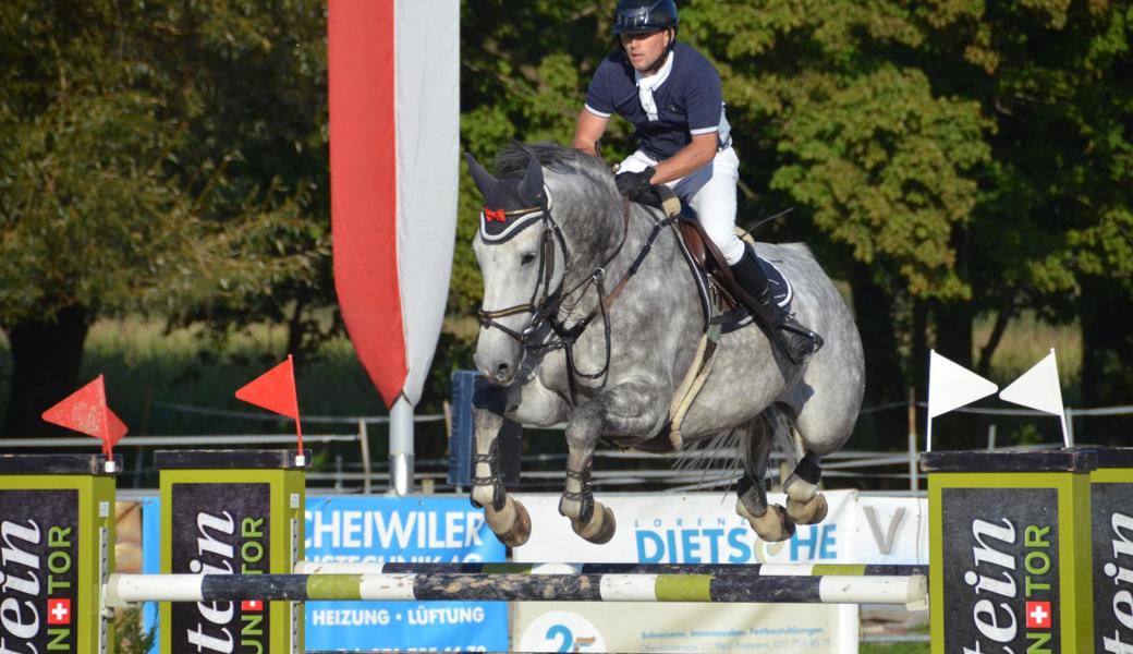 Hausherr Peter Bleiker war beim Springen auf der eigenen Anlage selber in den höchsten Prüfungen mit von der Partie.