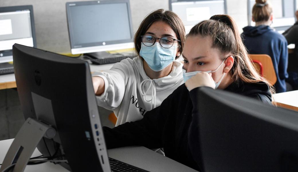 Im Kanton St.Gallen gibt es kein Home Schooling, die Schüler bleiben im Klassenzimmer. Ab der Oberstufe gilt weiterhin Maskenpflicht.