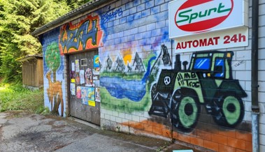 Tankstelle Hasenbrunnen wird aufgefrischt − Graffiti von Jugendlichen verschwinden