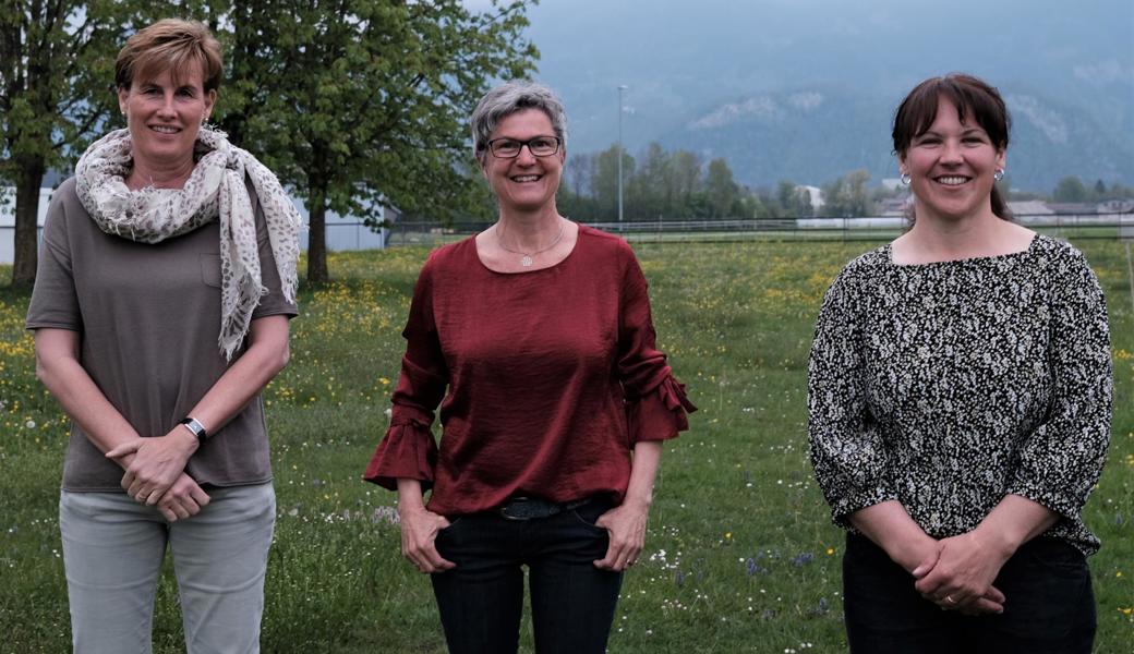 Caren Keller (links) und Bettina Tanner (rechts) sind neu im Vorstand des Entlastungsdienstes Rheintal, aus dem Franziska Stieger (Mitte) nach zwölf Jahren zurückgetreten ist.