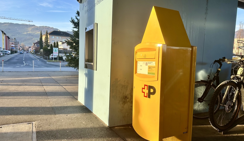 Die gelbe Pyramide von Altstätten: Rätsel um den spitzen Briefeinwurf