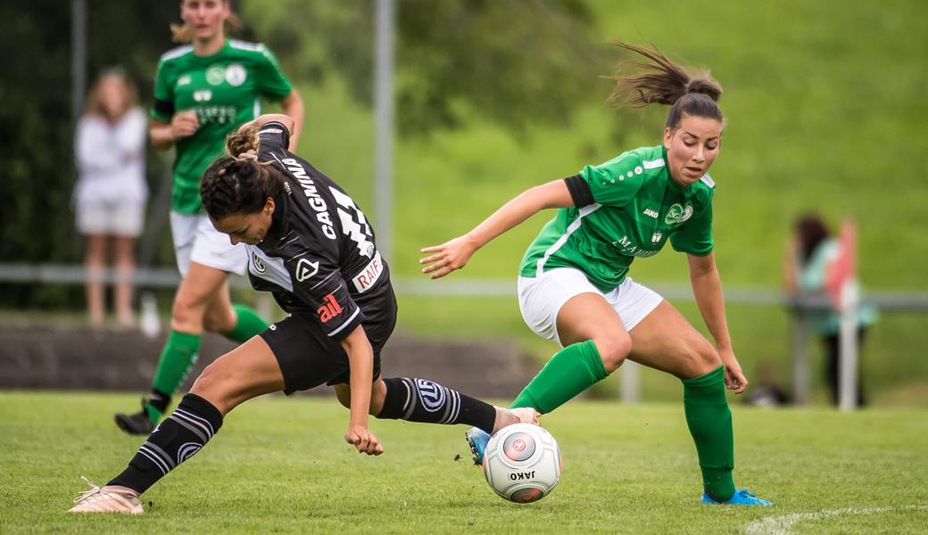 Stephanie Brecht vom FC St.Gallen-Staad gegen Claudia Cagnina.