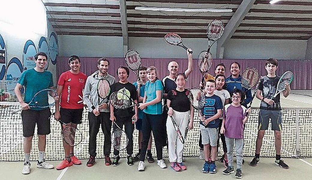 24 Kinder der Mittelstufe der HPS Heerbrugg spielten an vier Vormittagen Tennis. 