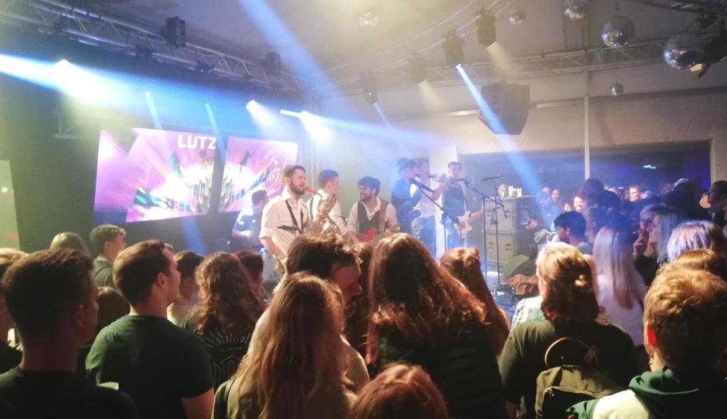 Die Band Lutz! lieferte einen Auftritt, der das Publikum mitgerissen hat.