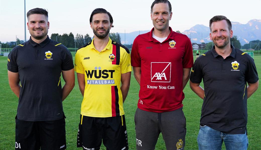 Bleiben dem FC Altstätten erhalten (von links): Sportchef Dario Ilic, Co-Trainer und Spieler Sahin Irisme sowie Cheftrainer Adi Brunner. Rechts der Interimspräsident Andreas Broger.