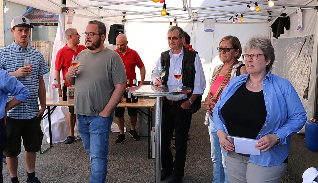 Gemeinderätin Gabi Hartert (rechts) sprach über die Bedeutung der Vereine.