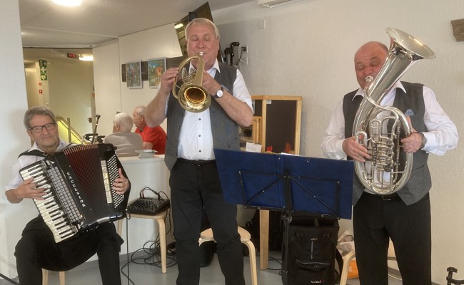 Musikalische Unterhaltung im Altersheim Geserhus