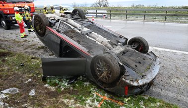 Schwer verletzt nach Selbstunfall: Ein 25-jähriger Autofahrer verliert die Kontrolle auf der A1