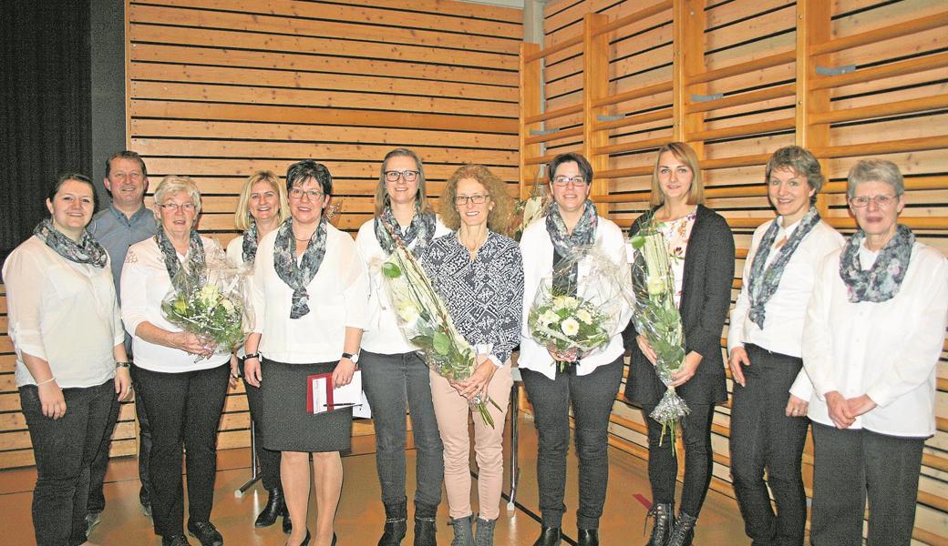 Von links: Anita Heeb; Donat Haltiner, geistlicher Begleiter; Zita Baumgartner (zurückgetreten); Anita Lüchinger; Karin Haltiner, Präsidentin; Monika Loher; Andrea Willi; Irene Loher (zurückgetreten); Jelena Wüst; Hildegard Jokiel; Hanni Neuherz.  