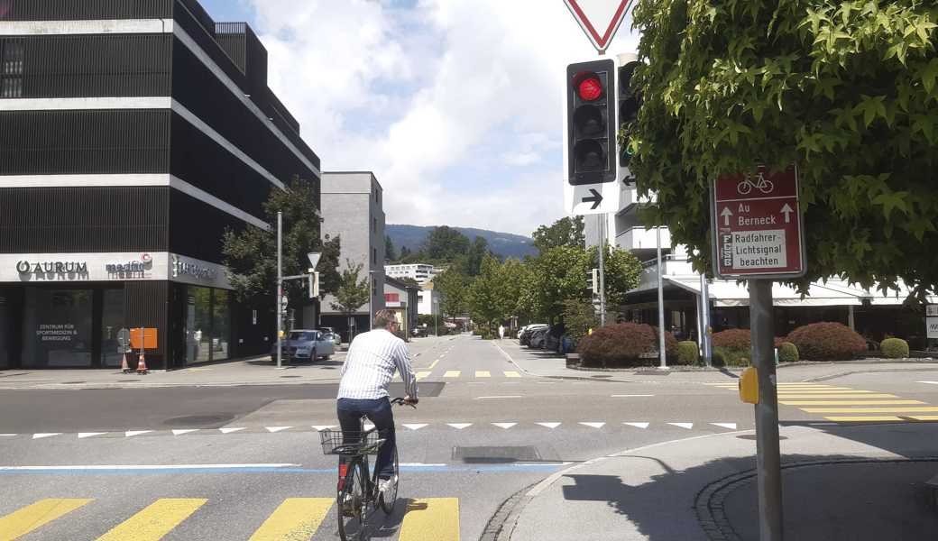 Bitte Lichtsignal beachten an der Kreuzung in Heerbrugg: Wenn’s nicht Rot oder Orange leuchtet, muss es Grün sein. 