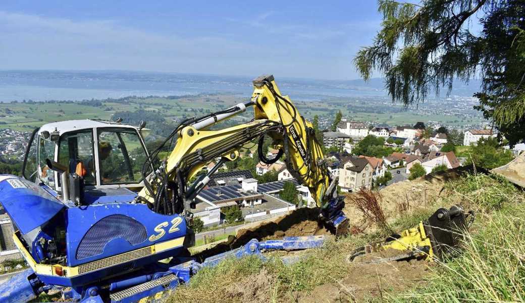 Spektakuläre Baustelle im steilen Gelände hoch über dem Dorf ­Walzenhausen. 