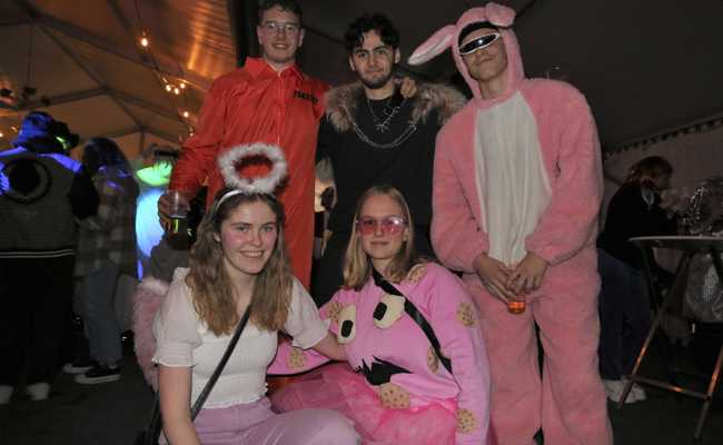 Kostümtrends gesichtet am Rhii-Jooli Maskenball 