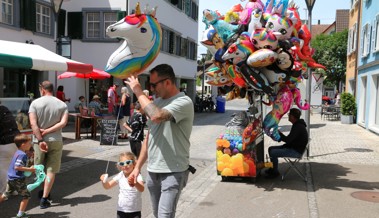 Jakobimarkt im Mai statt Juni bewährt sich: Flanieren und stöbern mit Wetterglück