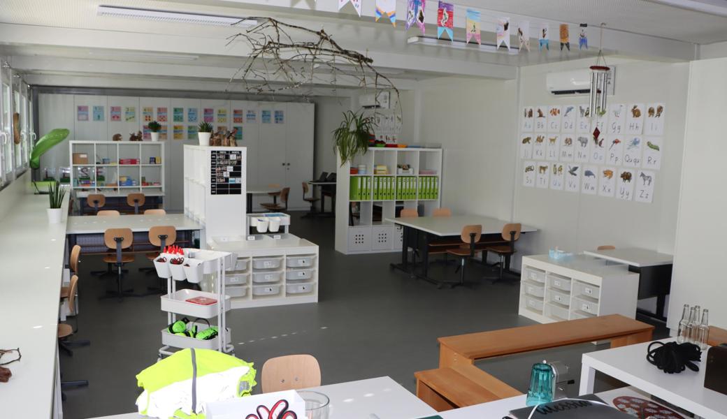 Hell und geräumig: Das neue Klassenzimmer im provisorischen Anbau beim Schulhaus Roosen.