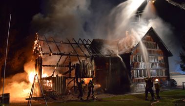 Scheune brannte in Heiden – Feuer griff auf Wohnhaus über