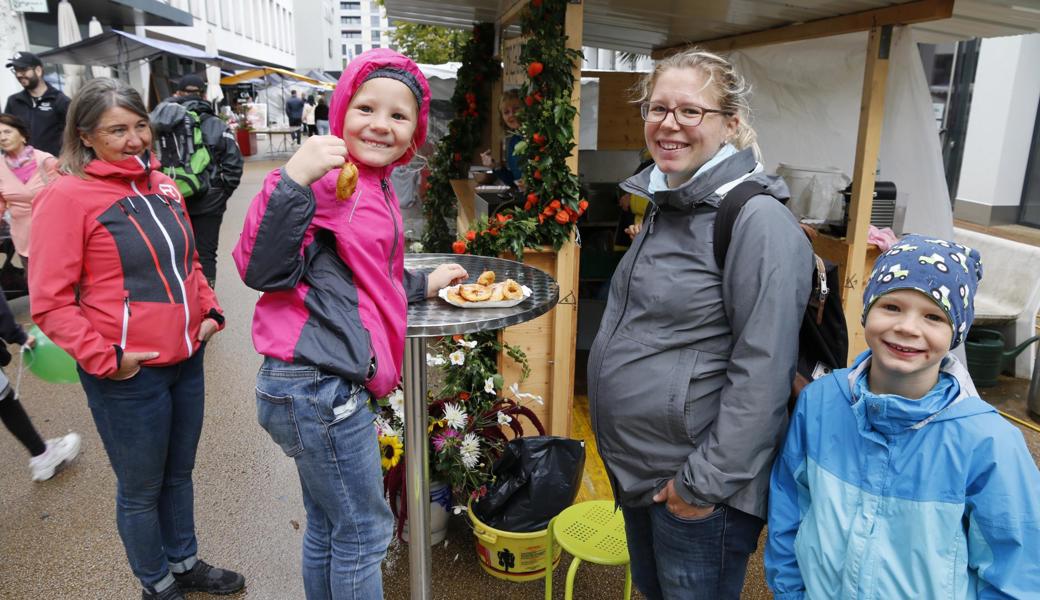 Die Öpfelchüechli der Bäuerinnen und Landfrauen Balgach schmecken immer.