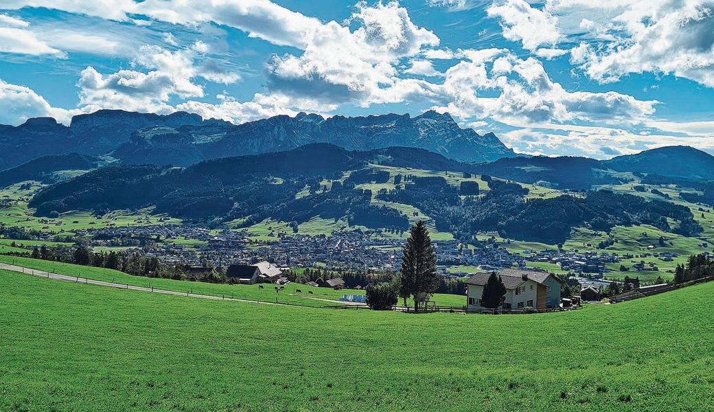 Auf dem Appenzeller Rundweg bieten sich spektakuläre Ausblicke auf den Alpstein. 