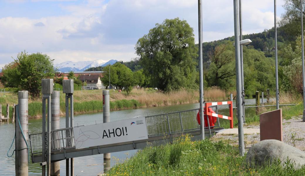 Wenn der Schnee im Hintergrund auf den Bergen schmilzt, steigt auch der Pegel des Alten Rheins wieder. 