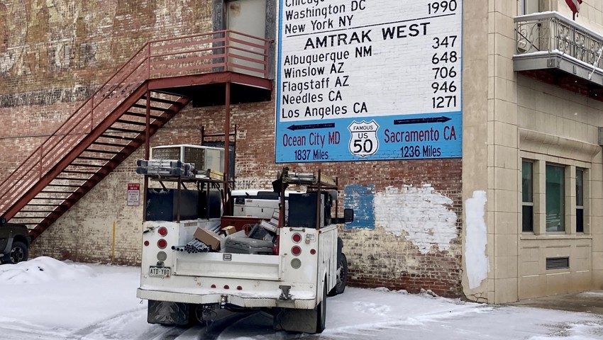 Auch in La Junta, Colorado, gab es für uns einen längeren ungeplanten Halt: Weil die Crew gewechselt wurde und die im verspäteten Gegenzug unterwegs war, blieb unser Zug vier Stunden auf dem Gleis stehen. Die Türen waren aber offen - bei Schnee und Minus 7 Grad war La Junta nur nicht besonders einladend.