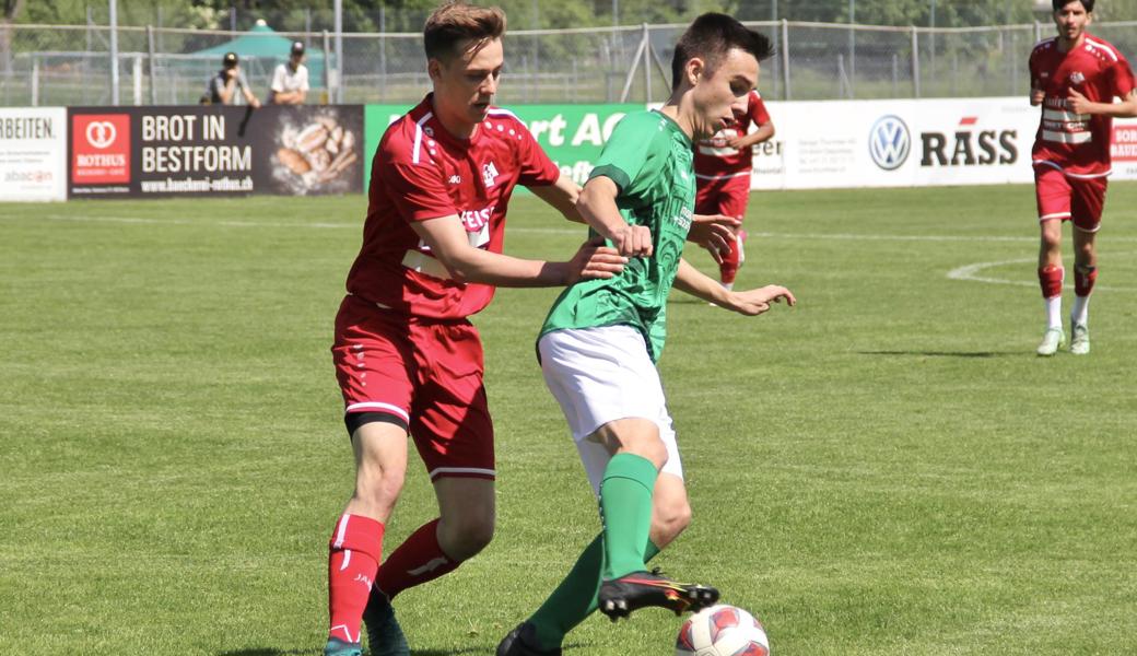 Der FC Montlingen mit Verteidiger Riccardo Wörnhard (links) steht im Abstiegskampf weiterhin unter Druck.